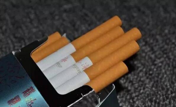 黃鶴樓游泳回歸，爺爺輩最喜愛的香煙品牌